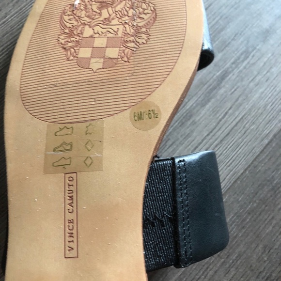Vince Camuto flat sandals - Picture 3 of 4
